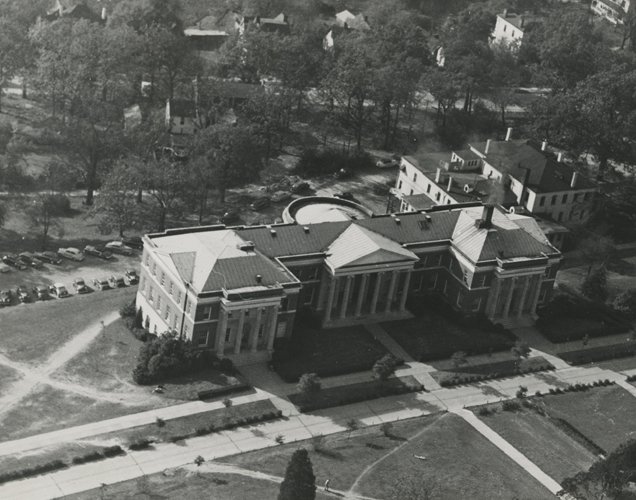 hargrettlibrary's tweet photo. The Commerce-Journalism building (now Brooks Hall), Denmark Hall, and Founders Garden, mid-1940s. From our archives. #UGA #TBT https://t.co/BIGIHyj321