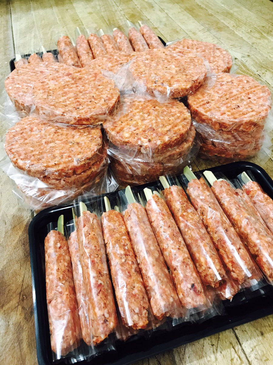 Wheildons's tweet photo. Our Classic range of 4oz #Beef #MintedLamb #Burgers #PepperedBurgers & #MiniKebabs go down nicely on the #BBQ #didsburyπ https://t.co/ltn6mreSGc