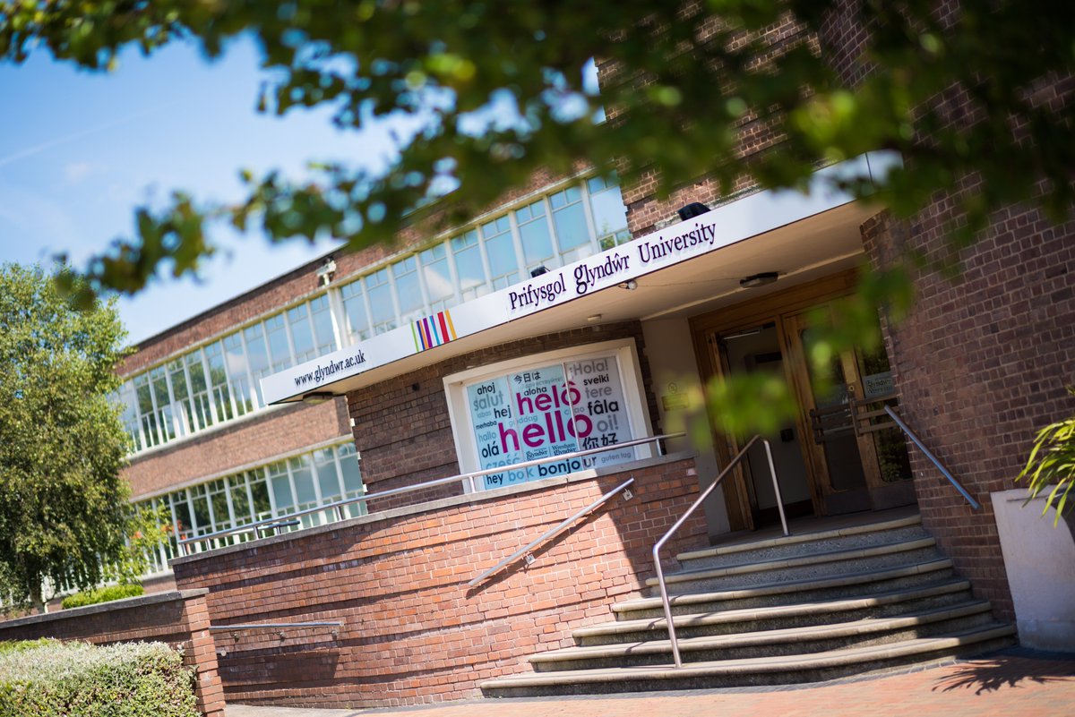 WrexhamUni's tweet photo. It's our open day on Saturday June 10 from 10am-2pm. Find out more about our wide range of UG and PG degrees https://t.co/IIjeIzG7TI https://t.co/9xuaJc9Kxn