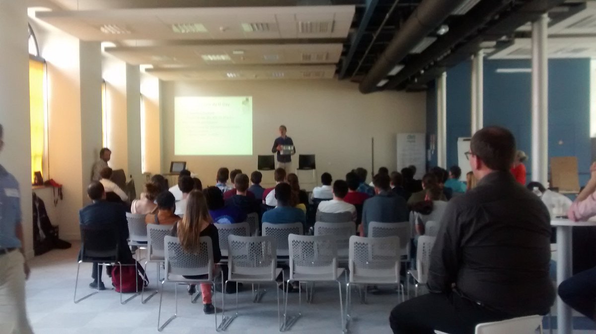 #Disruptday avec <a href="/Pepite_vdSeine/">Pepite VDS</a> à @SeineInnopolis, coaching expert cet aprèm #startup #innovation