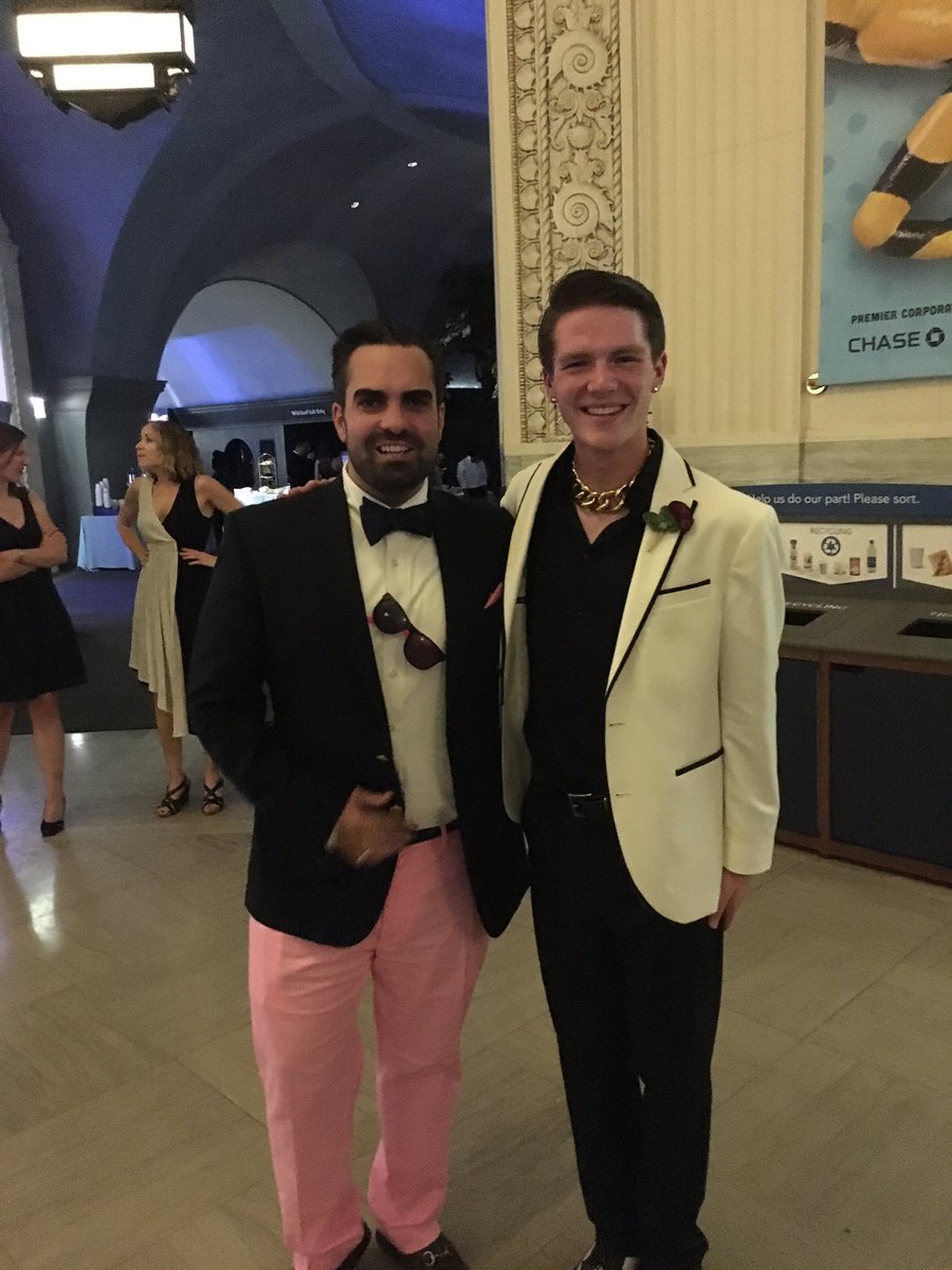 NHRepSiebert's tweet photo. Me and @PresidentLund at the Memorial Day Presidential Gala. Talked up some good stuff about our great country! https://t.co/ajZD24PnK7