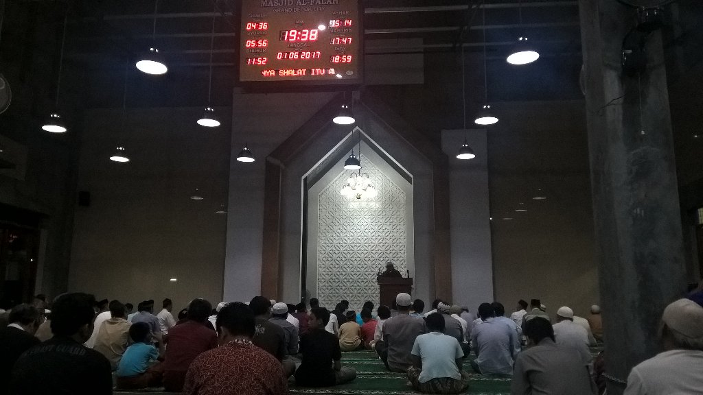 alfalahgdc's tweet photo. Kultum tarawih (bada sholat isya) malam ke-7 ustadz Nur Effendy (al hafidz) #alFalahGDC #GDCDepok https://t.co/KnppARqqHW