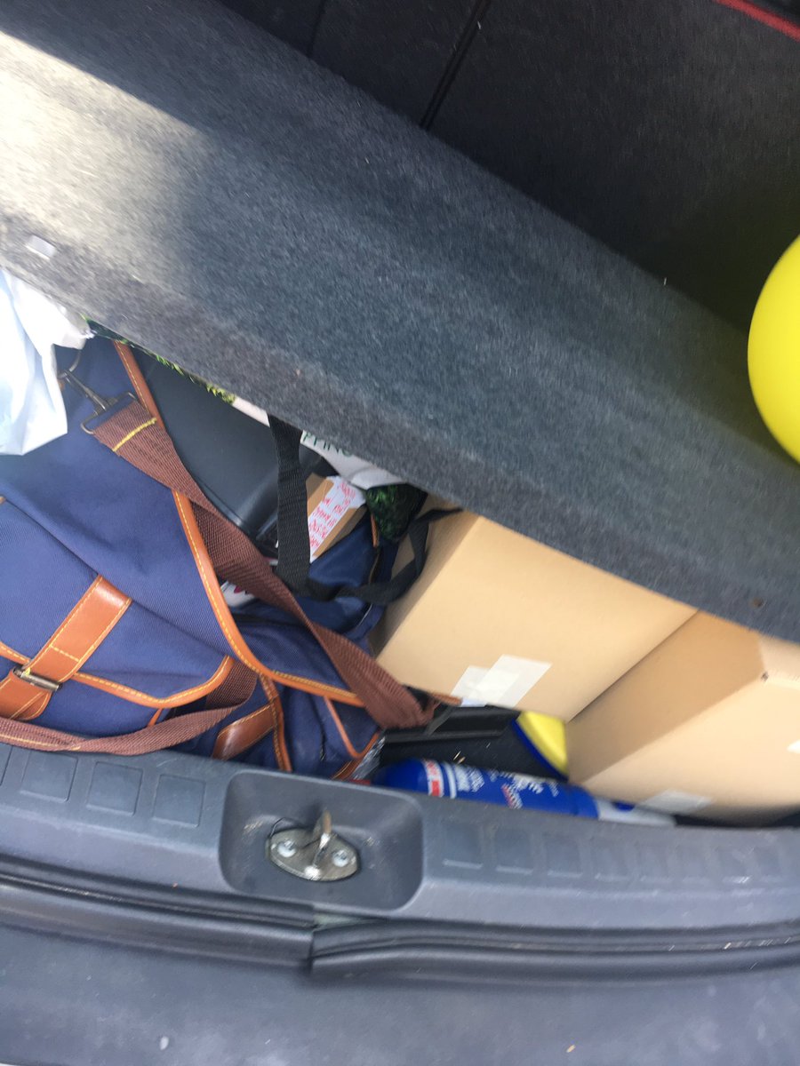 michelataxistro's tweet photo. Consegna dei volantini per i 9 Municipi di @Chiamami_Genova #PuttiSindaco
#spaccio
Iniziati gli ultimi 10gg per il #comuneGenova #dajè https://t.co/HuUUZoafvz