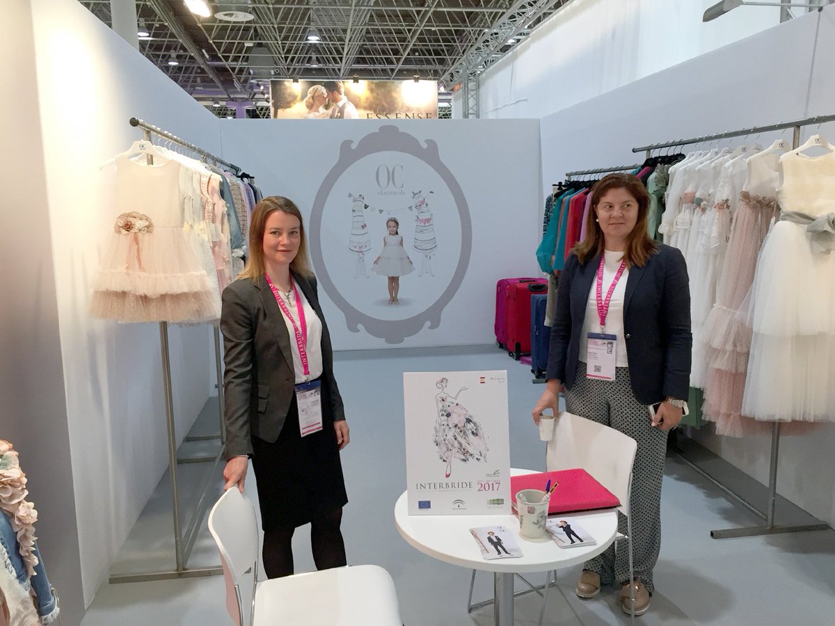 trade_andalucia's tweet photo. . @carlaruiz_es @olacaracolamoda @menbur @Sonia_Pena_ estuvieron en #Interbride con Extenda por primera vez https://t.co/yZ7DQ9oxnl #moda https://t.co/fEdpsJjR8t