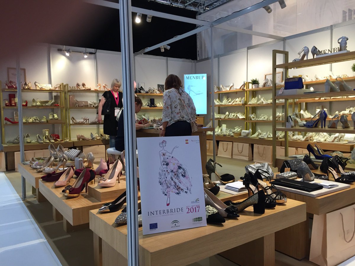 trade_andalucia's tweet photo. . @carlaruiz_es @olacaracolamoda @menbur @Sonia_Pena_ estuvieron en #Interbride con Extenda por primera vez https://t.co/yZ7DQ9oxnl #moda https://t.co/fEdpsJjR8t