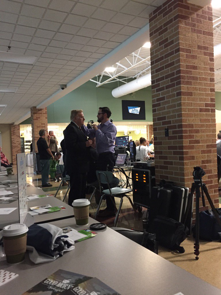 AlissaZhu's tweet photo. Mayor McClure getting mic'd up before his big speech. #StateofSGF #GoodMorningSGF https://t.co/NFI3teRgEw