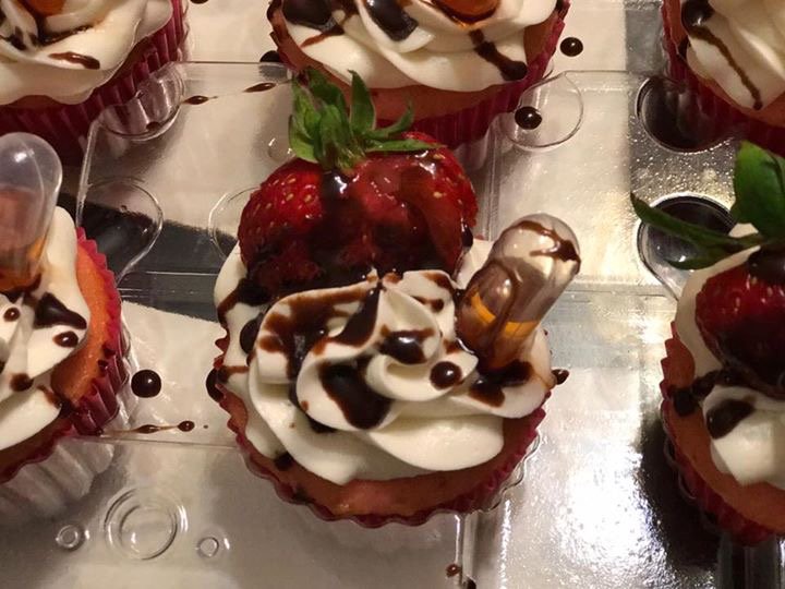 stunningsoiree's tweet photo. Strawberry Hennessy | 🍓🍹🎂 #event #dmvevents #eventdesign #eventmanagement #eventmarketing #eventplanning #memories #celebration #cupcakes https://t.co/p31WXW30kI