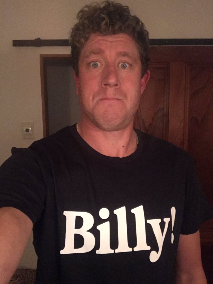 WiseCleaning's tweet photo. @CaseyNeistat m cheers for the threads #sozfortheselfie #billy https://t.co/SdS4TKYAPk