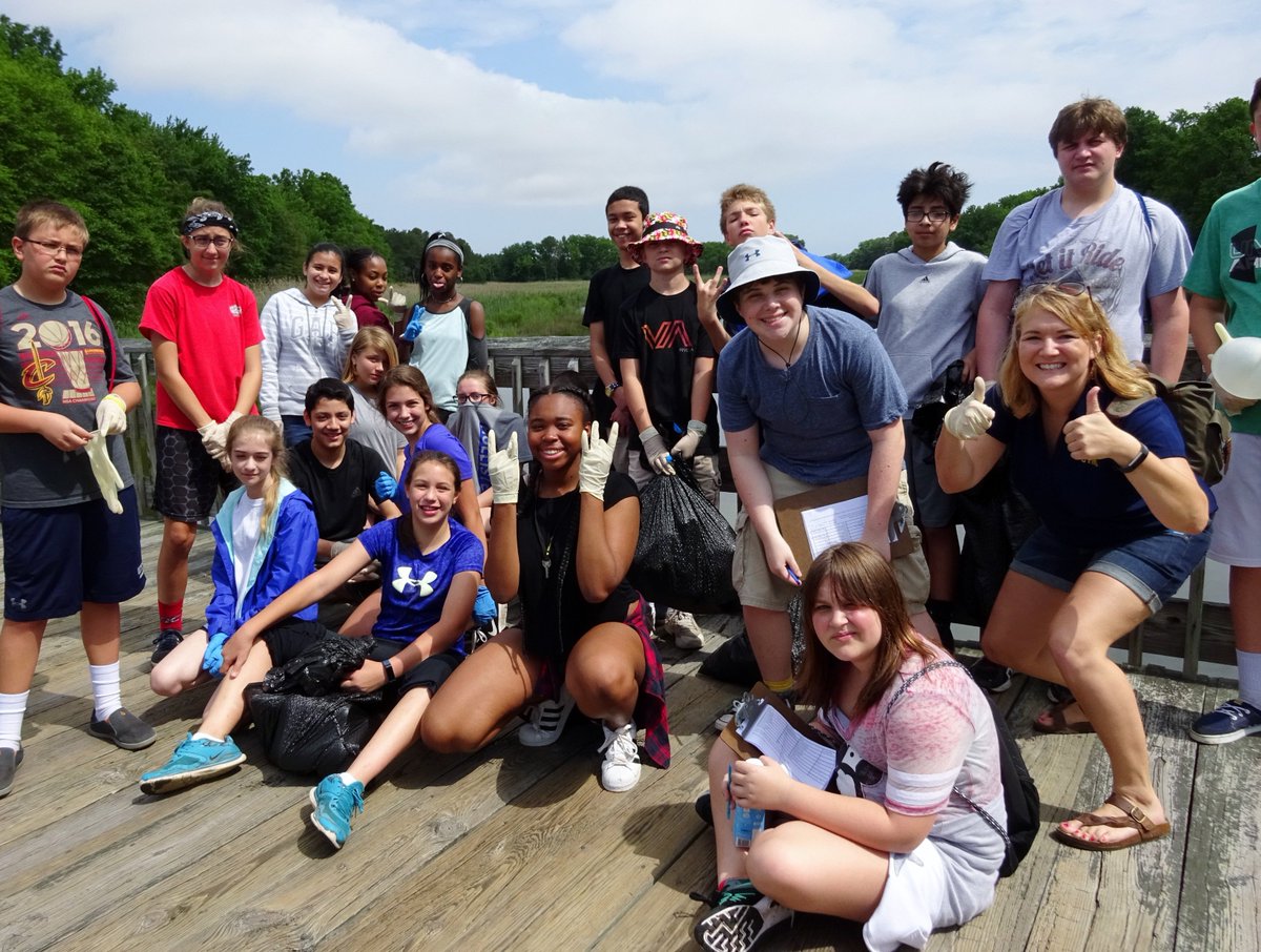 stms_pirates's tweet photo. 7th graders completed their service learning project at Old Love Point Park by cleaning up trash! https://t.co/4UbWWXOKc9