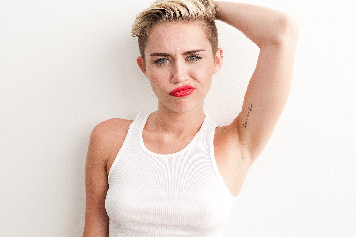 MileyFansSpain1's tweet photo. #MileyCyrus #Malibu Yo la amo antes  ahora y siempre!! Ellas es un ejemplo y una pedazo de artista ❤❤ https://t.co/ucZ9mfmwNj