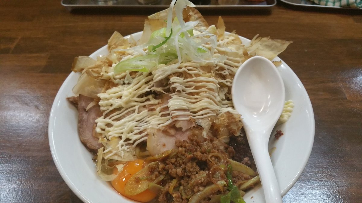 チョコクロワッサン ラーメン岩佐 中央林間 がっつりまぜそば チャーシュー 久しぶりに行ったけどメニュー多くて悩む D 冷やしのメニューを始めたとあったけど多すぎてよくわからない とりあえずいつも太麺野菜なのでたまにはがっつりまぜそばの食券を