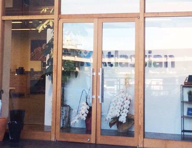 アトラシアン様オフィス玄関