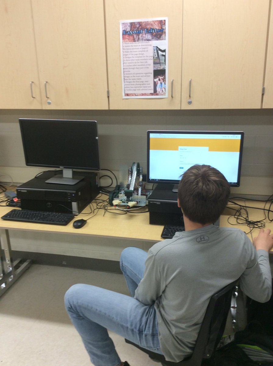MsSarahCameron's tweet photo. Website and app design for social good at OSS! #usingtechforgood #inquiryed #buildtheworldwewant @ossannouncements #SCDSB @SCDSB_PIT https://t.co/9xq7UhOR3t