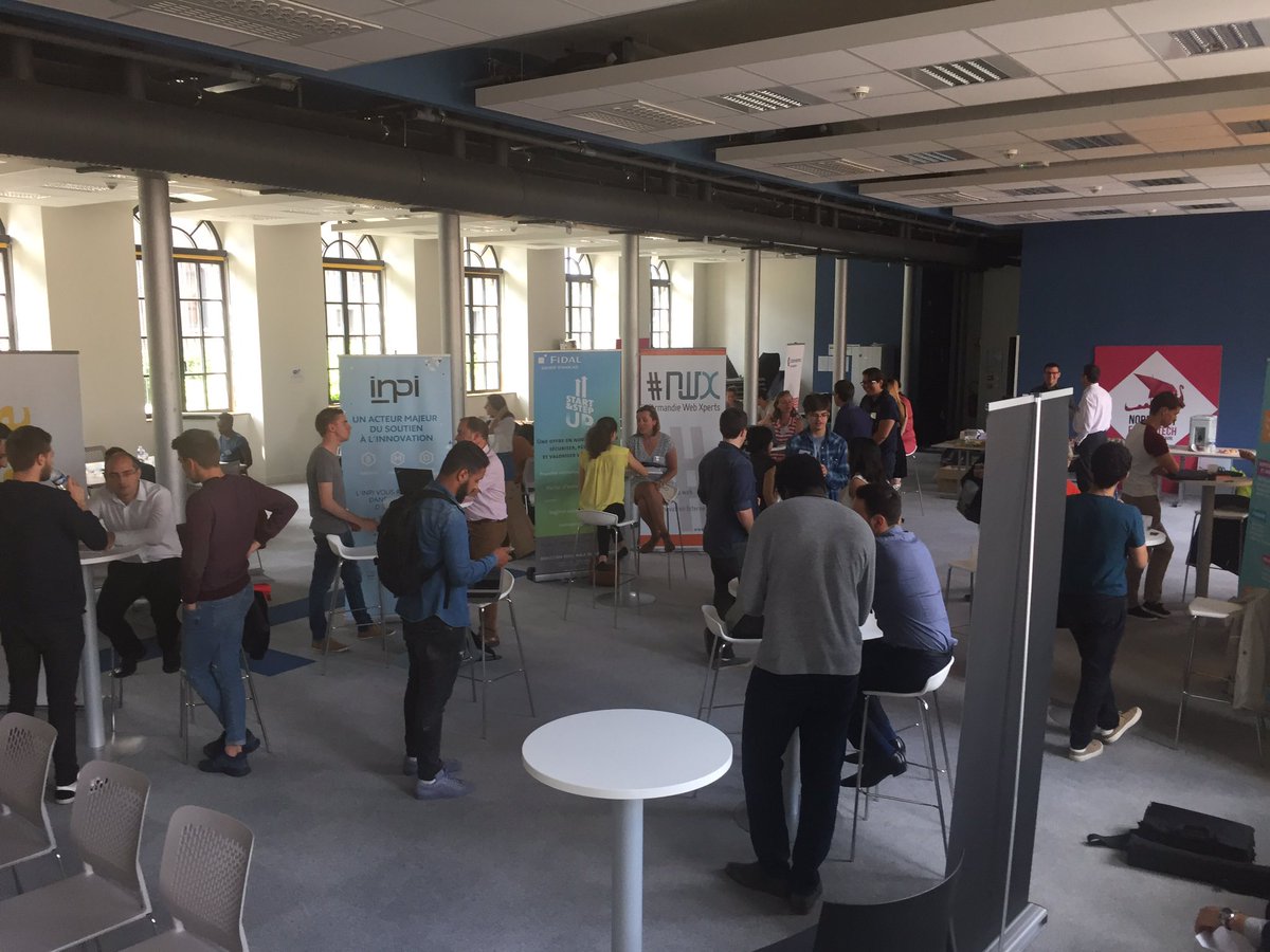 #DisruptDay : Moment reseautage... <a href="/univ_parisseine/">UniversitéParisSeine</a>