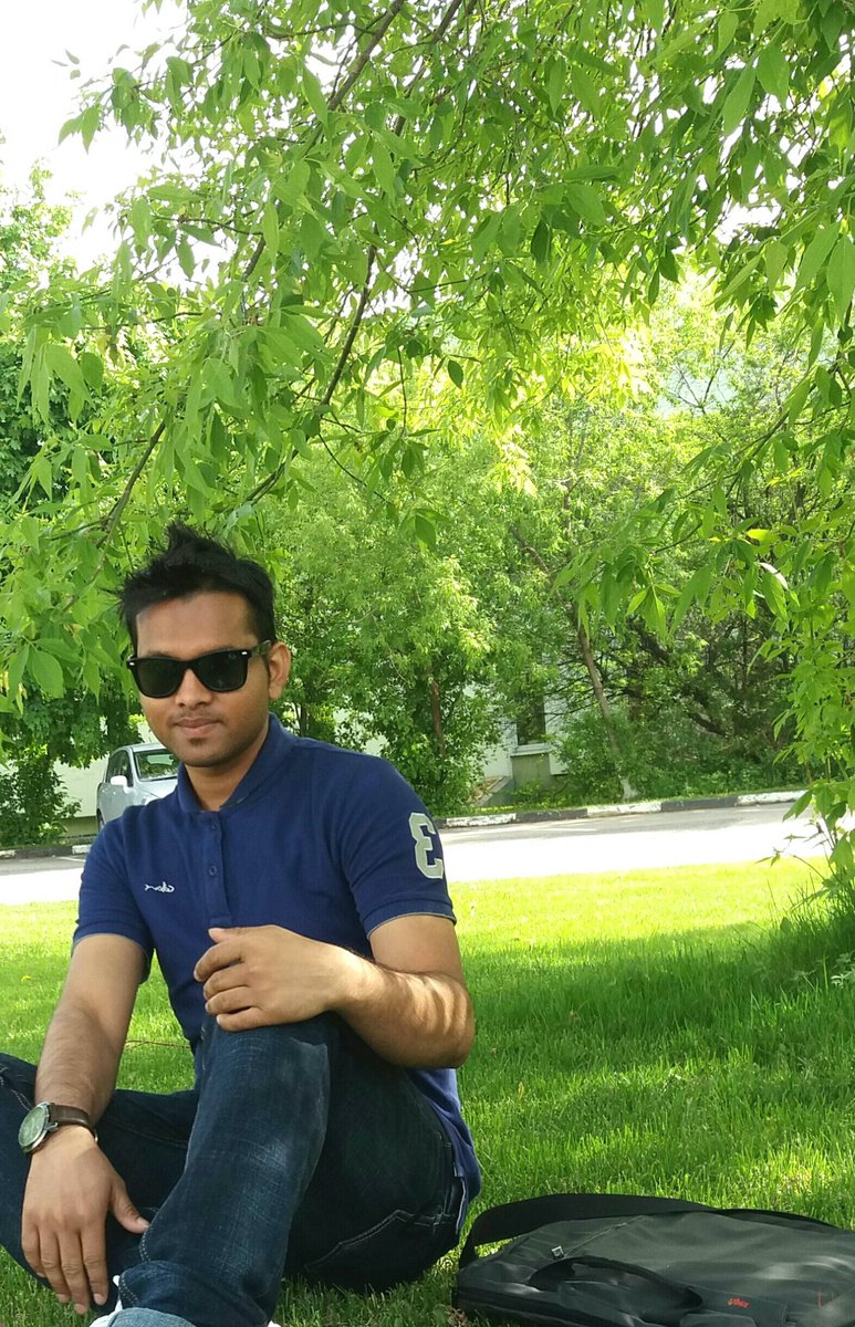 Its me at my university green yard in this summer😴