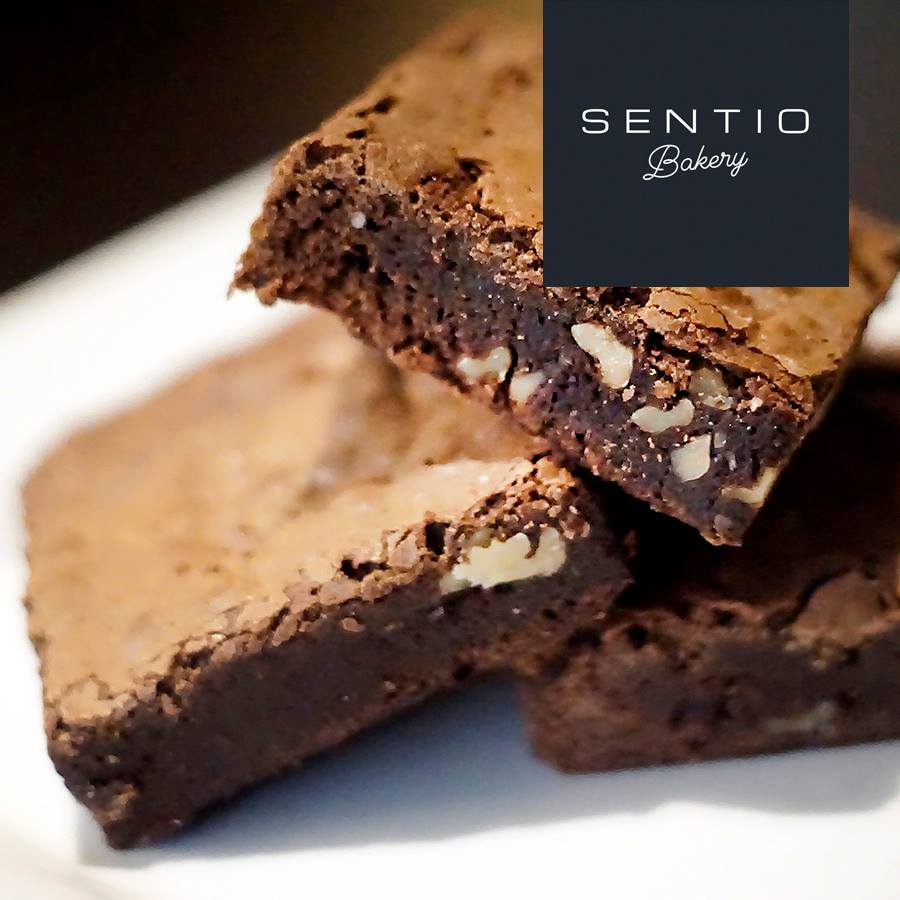 SentioBakery's tweet photo. Nuestros brownies son tan ricos, que no vas a poder comer sólo uno. Probalos y luego nos contás >>> https://t.co/BNgLideuEi