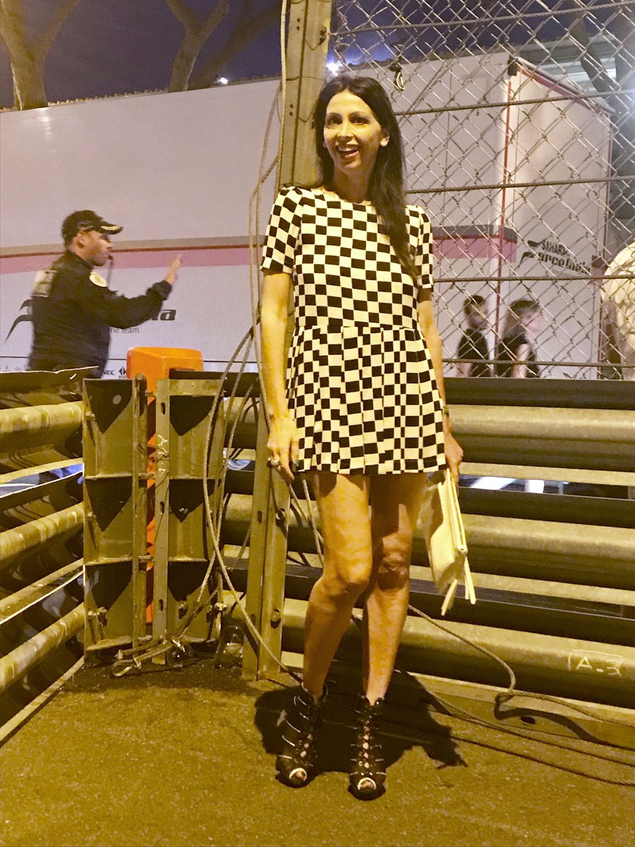 Modadivas's tweet image. L'étoile @LorenaBaricalla recounts the great events of the Côte d'Azur 
modadivas.com/Magazine/Defau…