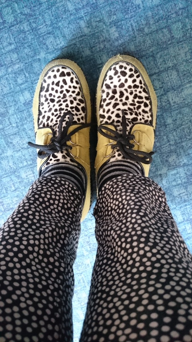 WightHot's tweet photo. @JoannaHuntIWCP In this heat, the alternative of wearing stripey socks and my yellow suede creepers *is* an emergency! #Legsie https://t.co/TwuCFg5qln