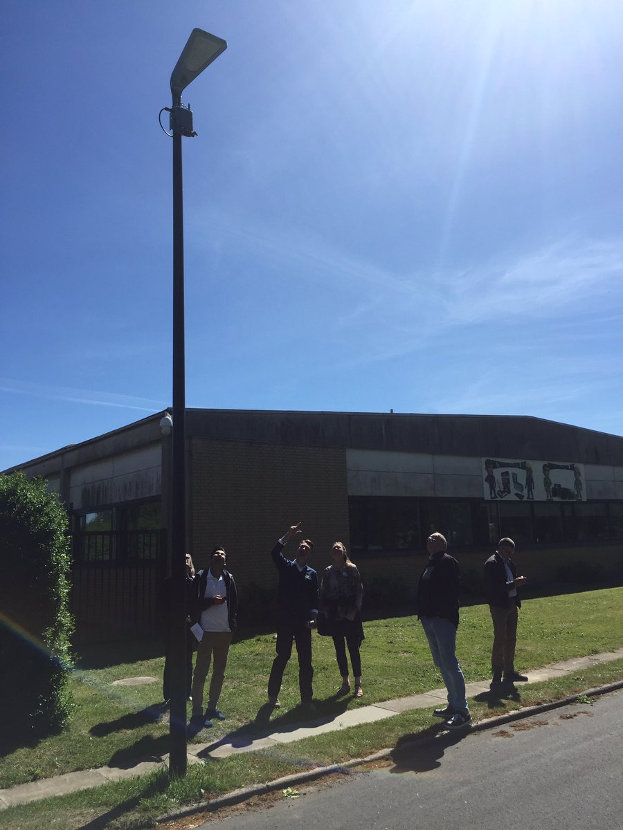 MajaYhde's tweet photo. Vi bliver kloge på det intelligente gadelys i projektet #KlartilSmartVækst #DOLLLivingLab @Gate21dk #Exlumi @Louispoulsen @PhilipsLight https://t.co/xnlALHovbS