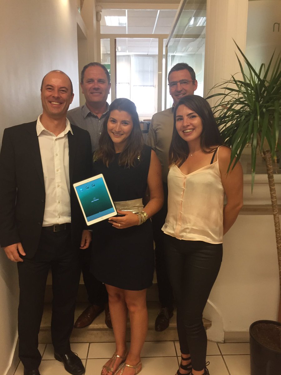 nathequille's tweet photo. L'équipe de Bordeaux Victor Hugo vous attend pour vous présenter son agence digitalisée #bnpparibas #Bordeaux #digital @QuantinStephane https://t.co/WZeHCGhZNE