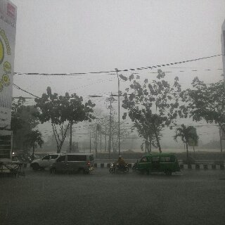 DP_BISTRO's tweet photo. Walau tadi #EASTKALIMANTAN hujan badai dengan angin ribut gonjang ganjing dengan dahsyatnya, @DP_BISTRO ttp semangat https://t.co/YQCPAg9KT6