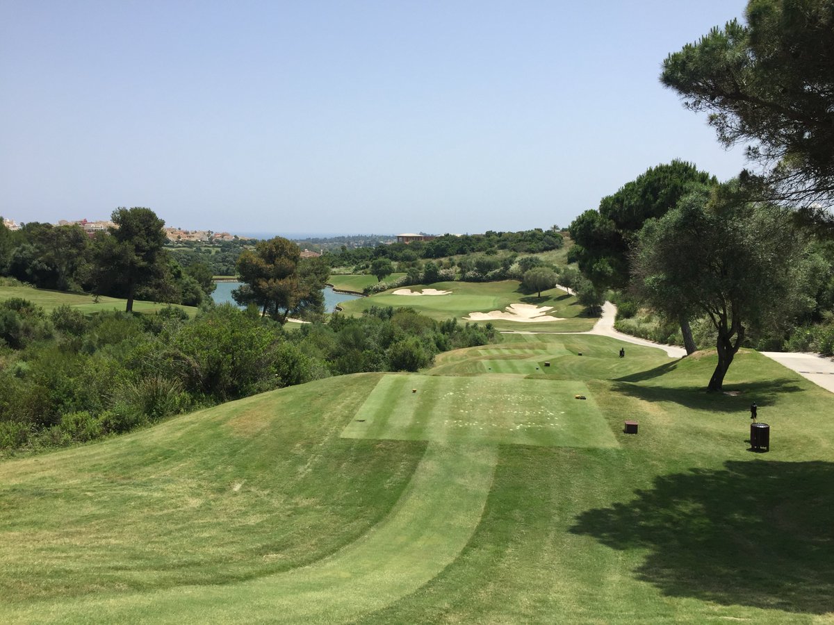 Golf_de's tweet photo. Beautiful golf in perfect conditions @lareservagolf https://t.co/se66ZXrZfE