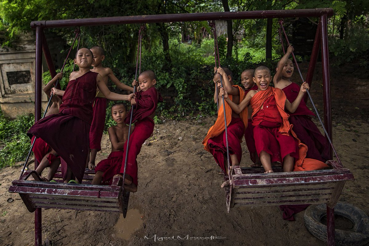 MiguelMorenatti's tweet photo. Por muy recluidos que estén en el monasterio, siempre seguirán siendo niños. Birmania.
https://t.co/CICPlJx5AX
#Eos5DMarkIV https://t.co/pbEex19TP0