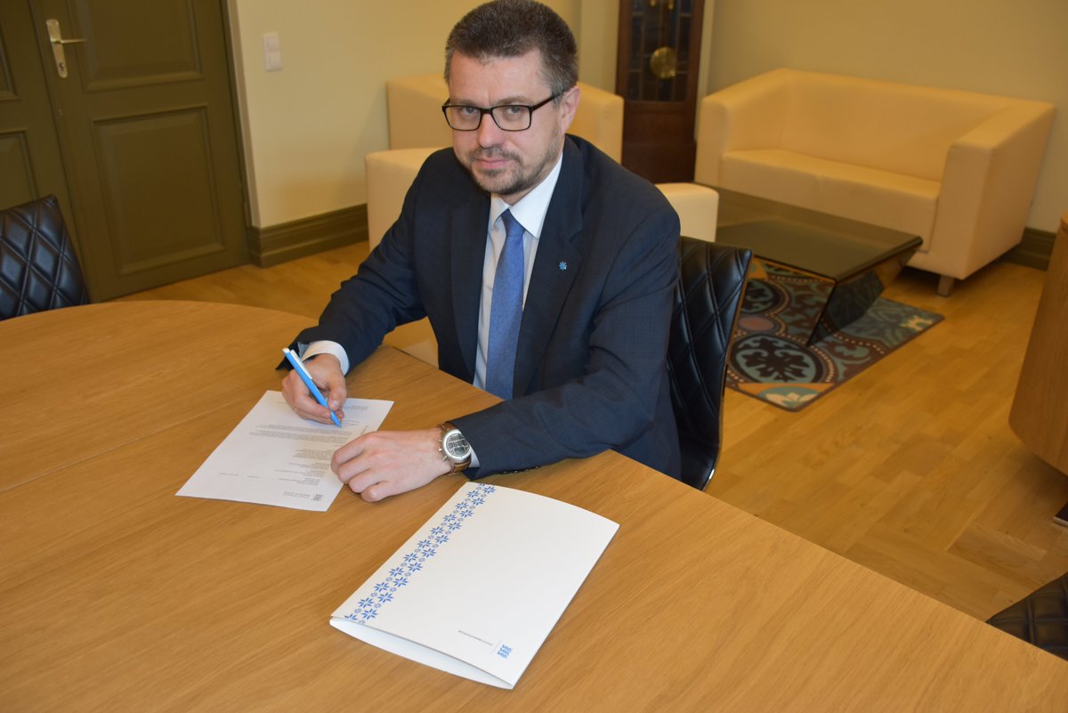 Justiitsministeerium (@justmin_estonia) on Twitter photo Minister <a href="/UrmasReinsalu/">Urmas Reinsalu</a> signed the notification to join the European Public Prosecutor’s Office #EPPO #EUfinancialinterests Minister <a href="/UrmasReinsalu/">Urmas Reinsalu</a> signed the notification to join the European Public Prosecutor’s Office #EPPO #EUfinancialinterests