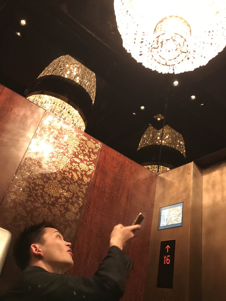 Quartet_MOST's tweet photo. 本番終わりました(*´∀`)♪東京のとある企業様の50周年記念パーティーでの演奏でした！！ https://t.co/9FeCT9UwSu