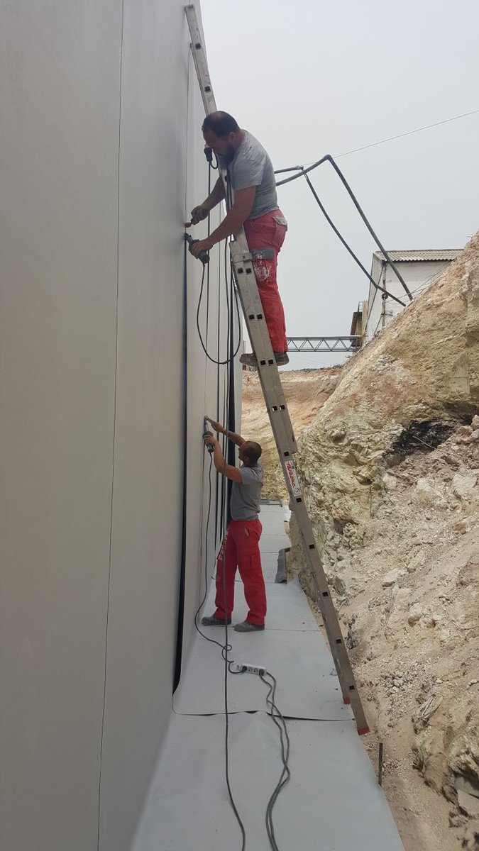 Impermeabilización de muros con Sikaplan 15G, lámina drenante con geotextil y perfil colaminado tipo A. #SikaEspaña