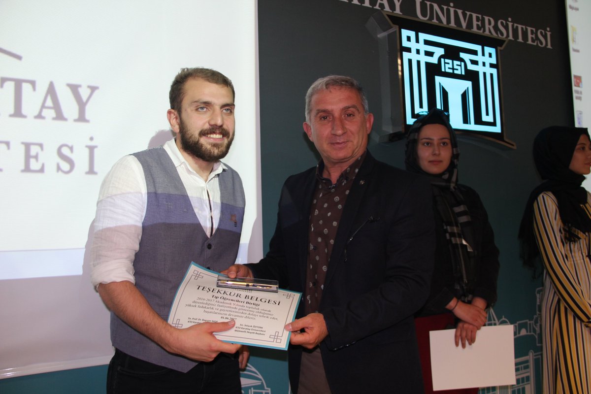 KTOKarataySKS's tweet photo. @ktokaratay Üniversitesi Tıp Öğrencileri Birliği yıl boyunca düzenlediği programlarla "Yılın En Aktif Topluluğu" ödülüne layık görüldü https://t.co/v6PAMycCOv