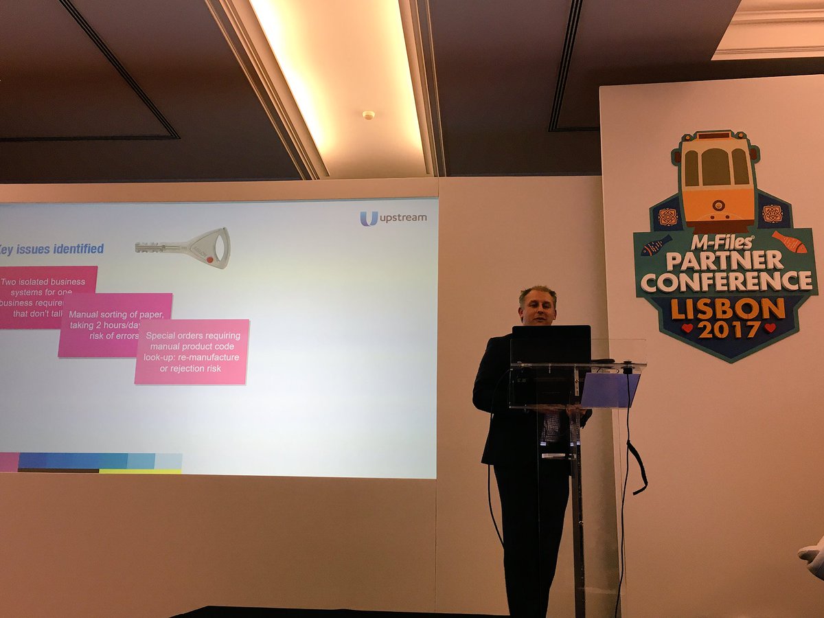 JavaMarko's tweet image. Steve Maxwell and Upstream is using One document method as their sales methodology #MFilesLisbon