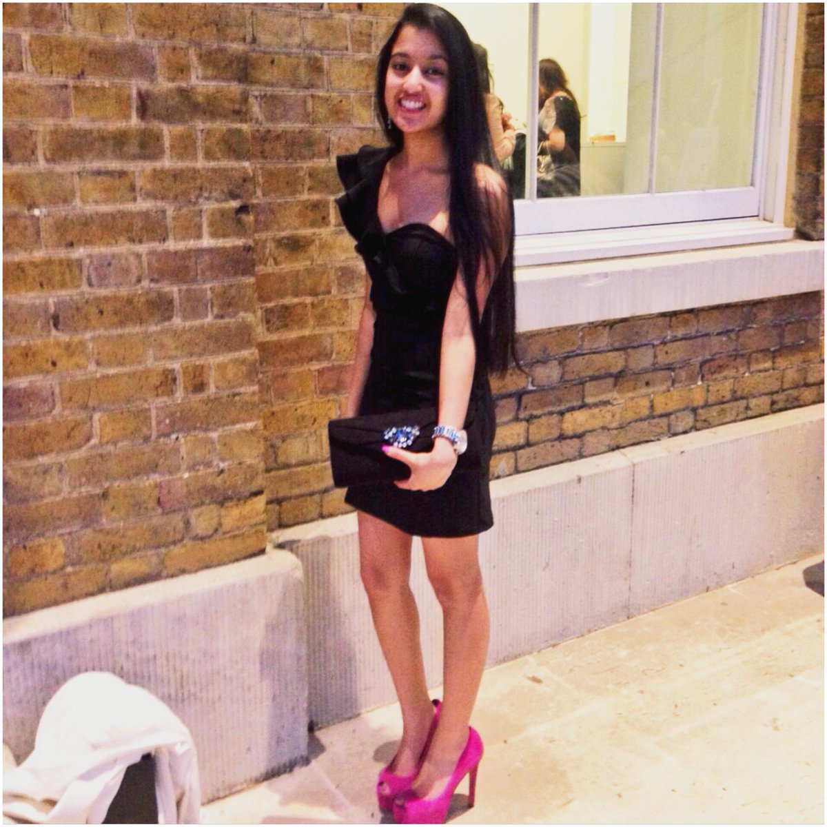 Nazia__M's tweet photo. @TeamPriyanka @priyankachopra #ClothesDontDefineUs #ISupportPC #legsfordays https://t.co/1BBXzlb0qf