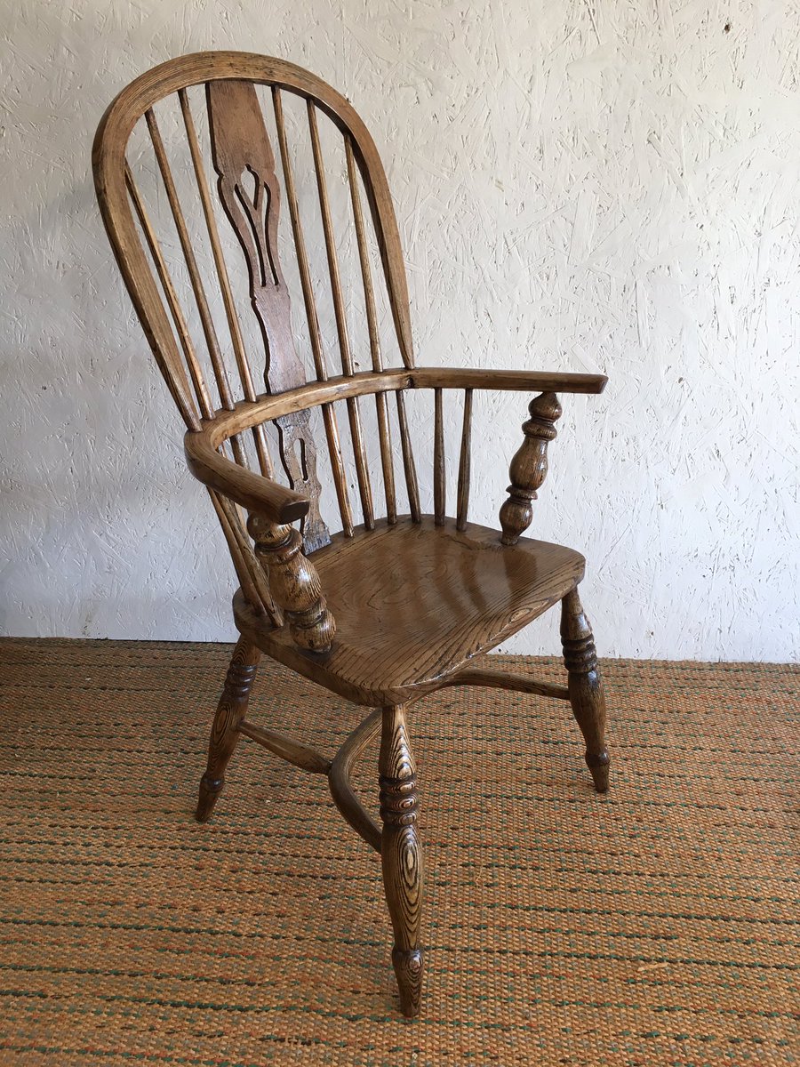 RPywell's tweet photo. Ash Windsor chair of good proportions ready for the new showroom! https://t.co/apDlrOCzKn