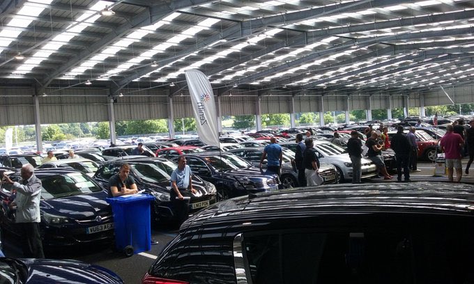 autovista_group's tweet photo. #Glassguide Team @BCA_Auctions #PerryBarr & over 600 cars to sell! #CarAuction #usedcarmarket #carindustry #cars https://t.co/uXx0Fcqf2V