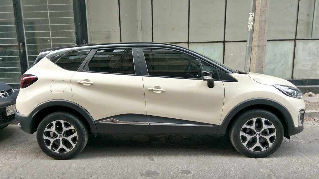 cafrealvolante's tweet photo. Encontré un lugar no agraciado para resaltar el diseño del @RenaultMX #Captur2018 el SUV que estoy probando ¿Qué tal? 😀
#OtraFormaDeSer https://t.co/4wCChxOutL