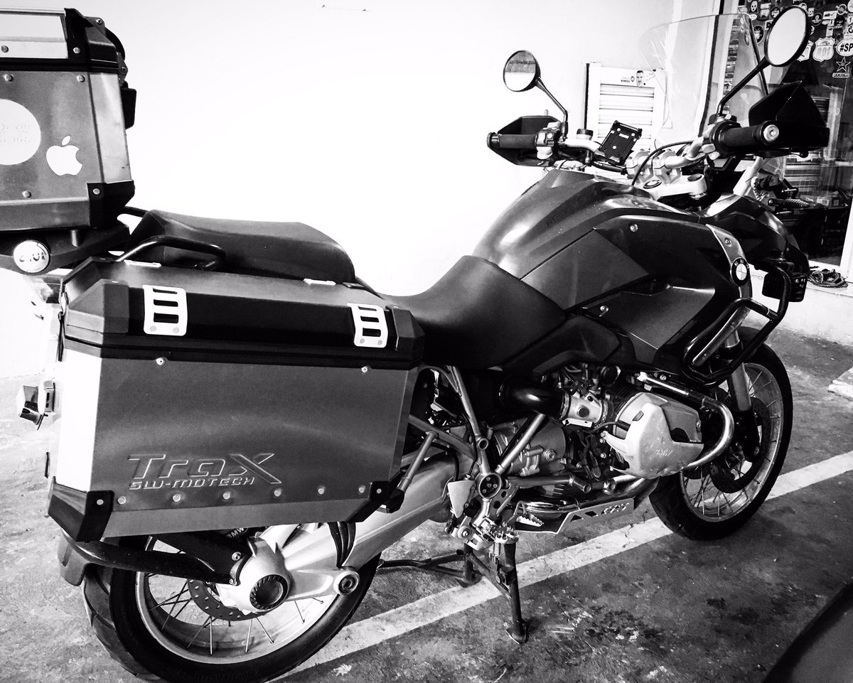 ANARMOYA's tweet photo. Una y ya ππππΌ Kermosaaaa mi Kenia π #bmw #motorcycle #motorbikes #bmw1200gs #gs1200 #pretty #loveit #kenia ##dmoto #motorcycles #Black https://t.co/bDnm0Mmv9l