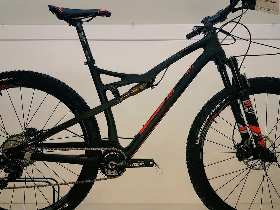CycleDzign's tweet photo. The all new BH Race Lynx carbon 2017 has just arrived at the shop in Parkview Shopping Centre! 
Swing buy the shop and have a look! https://t.co/dok9zsBCpA