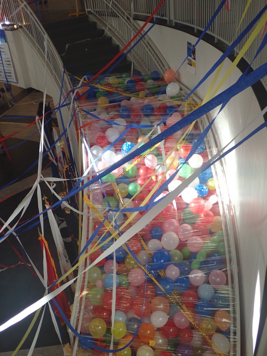 Mamma_Ritchie's tweet photo. I LOVE LOVE LOVE the 2017 VMHS Senior Prank!!! Super cute, irreverent, nondestructive. CO 2018 the bar has been set high. https://t.co/m86Qhv9WT4