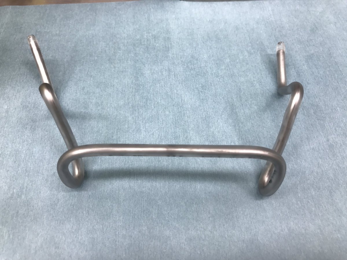 oku_md's tweet photo. Transforming the intubating stylet into this. #anaesthesia #intubatingstylet https://t.co/dvaAEAtP5D