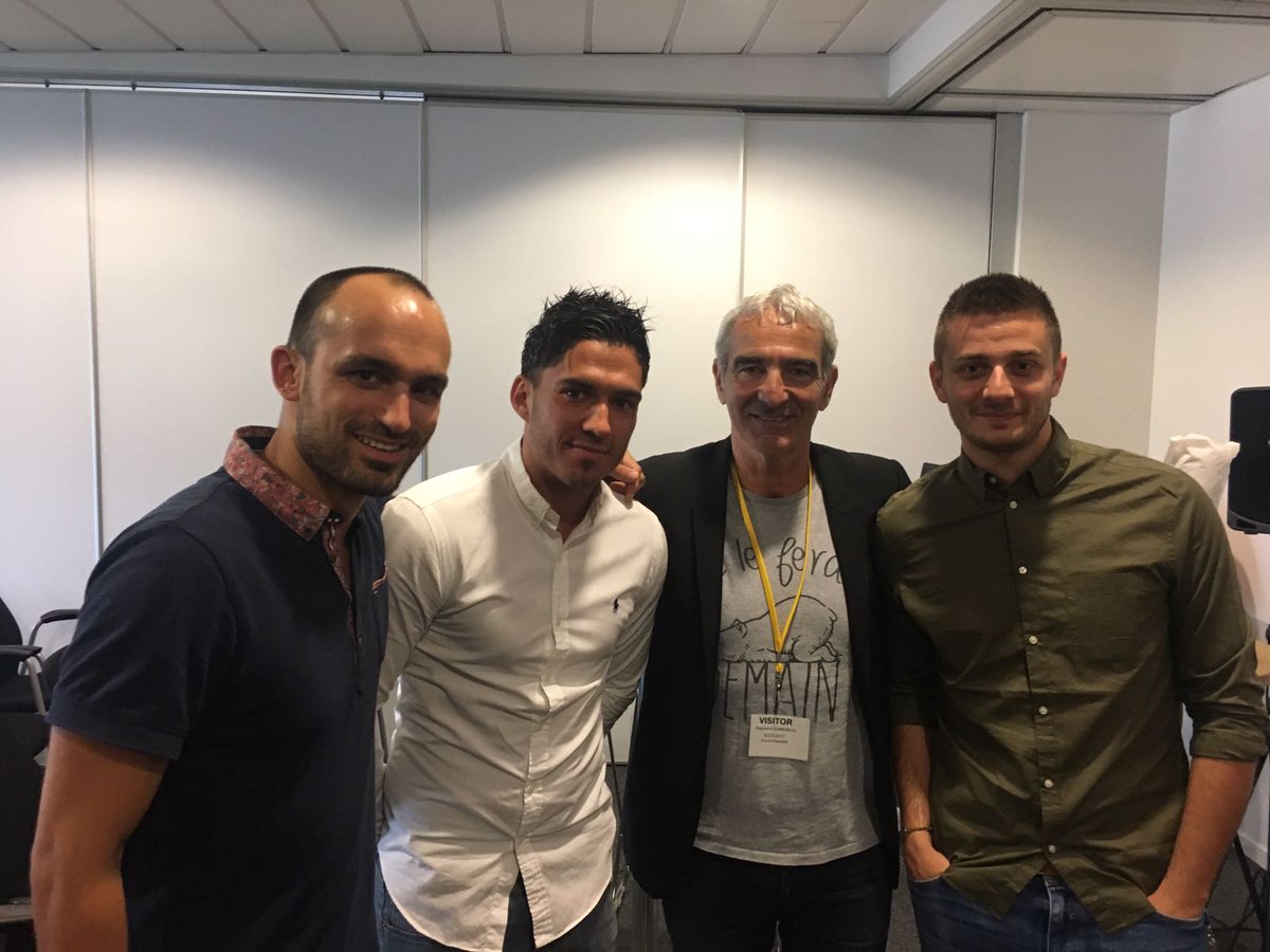BaptisteGalois's tweet photo. Merci pour ta venue @RaymondDomenech - pour une belle cause #moncartableconnecte https://t.co/rFUwB9mVhu