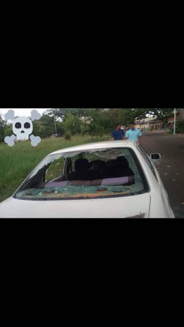 Opositor_efrain's tweet photo. #Maturin #1jun #URGENTE Así quedó tachada y carros del IUPSM, Por COLECTIVOS Tarifados de Gobernadora Yelitze y Maicavares https://t.co/tMbUCq9LPW