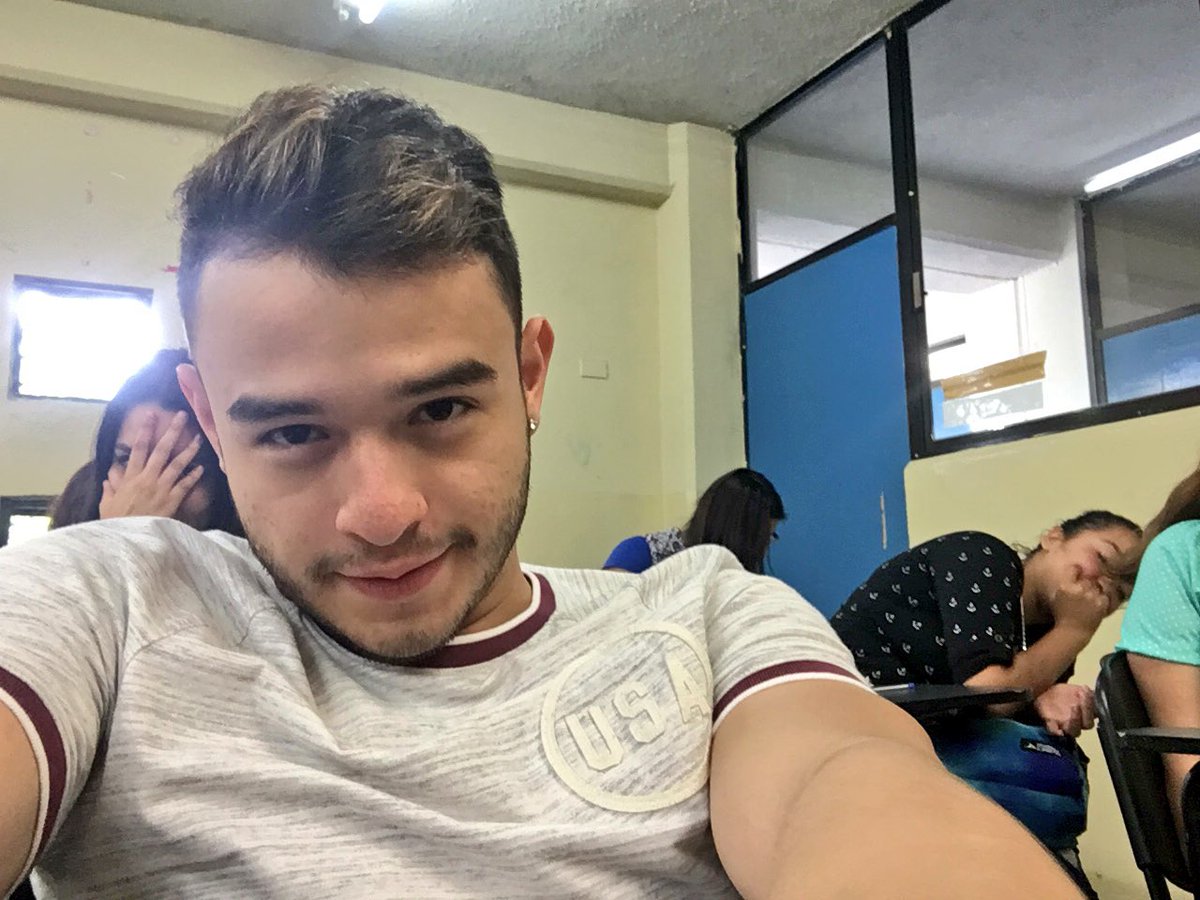 HmGerardo's tweet photo. Todas se esconden jajajajaja y mi cara de muerto https://t.co/9CK4h0aFeE