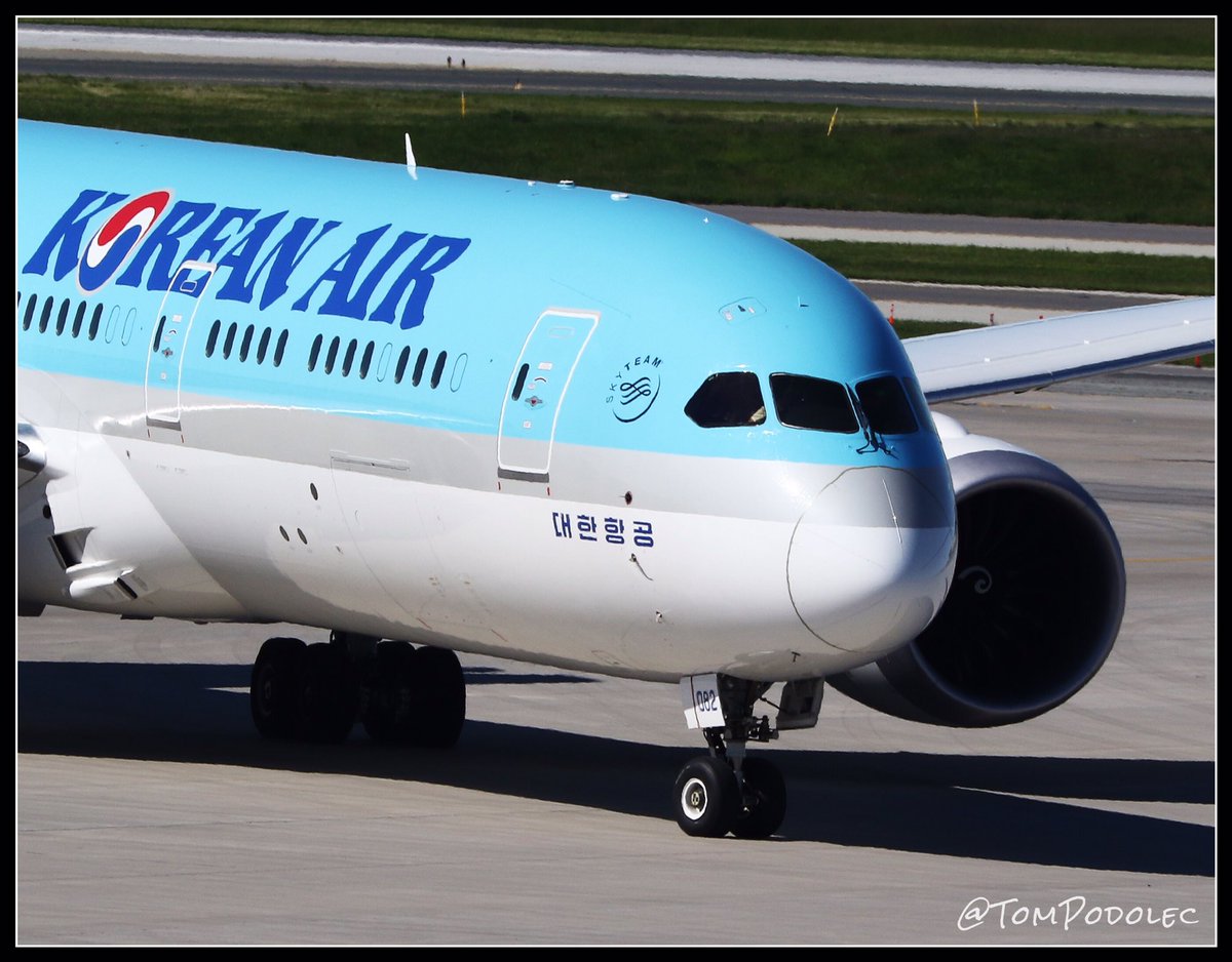 TomPodolec's tweet photo. PHOTOS Korean Air #KE73 inaugural Boeing 787-9 Dreamliner service to #Toronto has arrived. Switched from Boeing 777-300. https://t.co/p6jq0emKE3