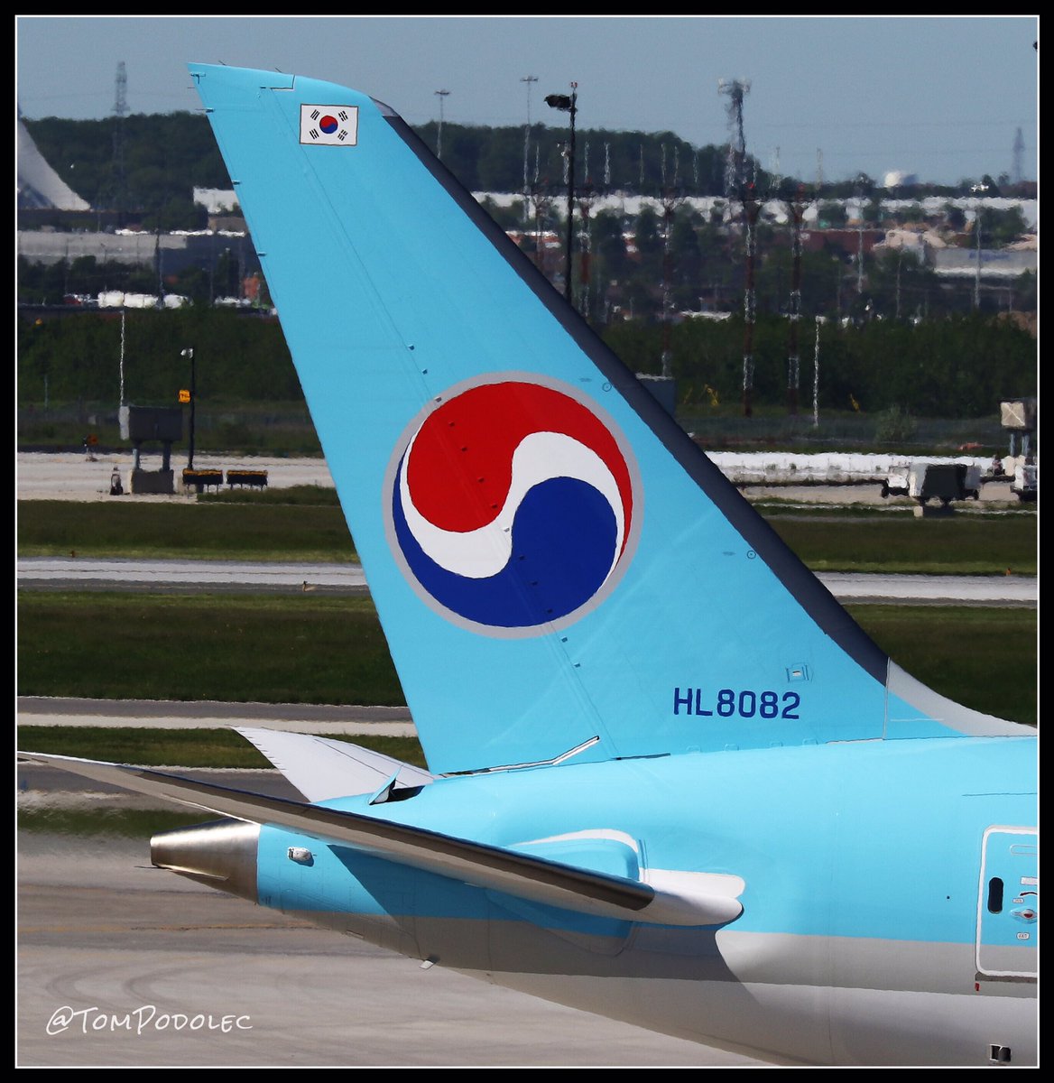 TomPodolec's tweet photo. PHOTOS Korean Air #KE73 inaugural Boeing 787-9 Dreamliner service to #Toronto has arrived. Switched from Boeing 777-300. https://t.co/p6jq0emKE3