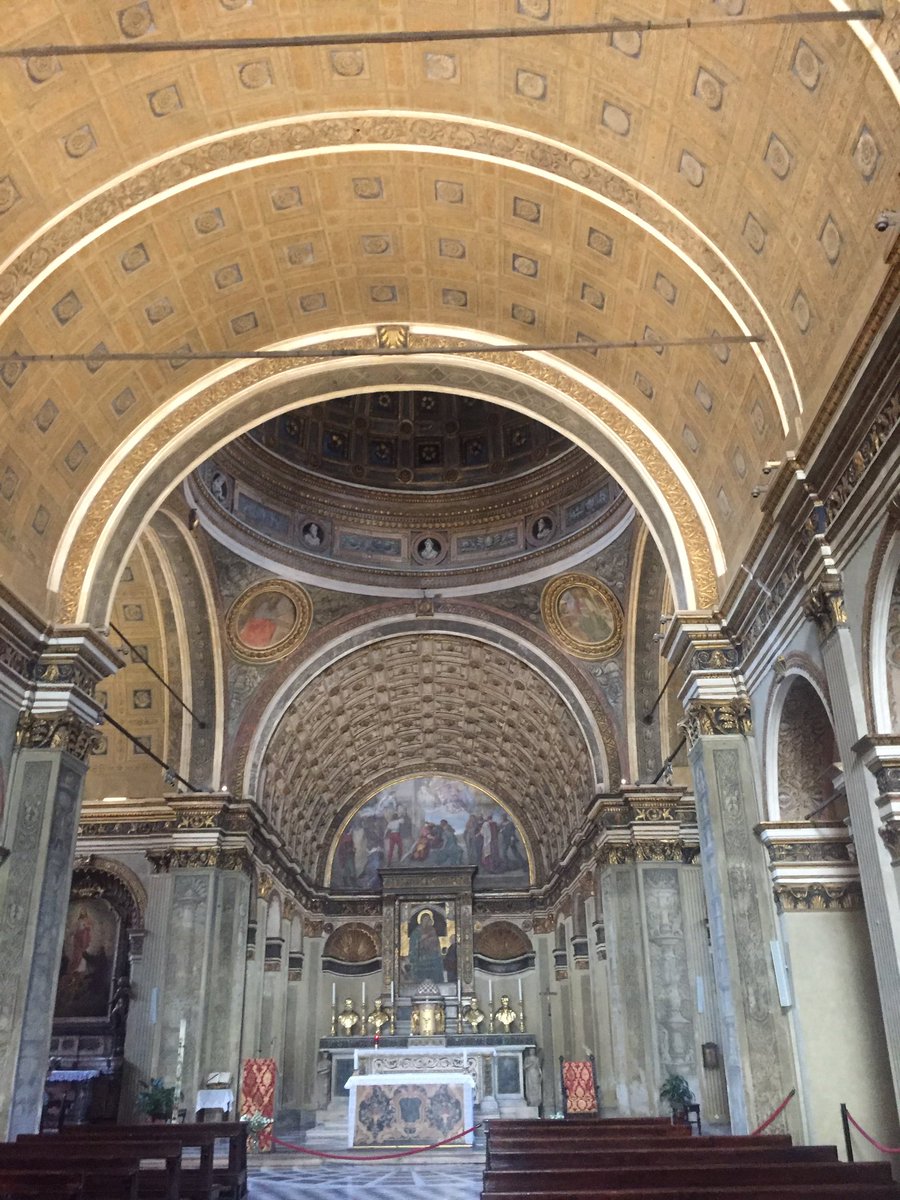 paigeosterhues's tweet photo. Wall appears to be coming out of the wall, but really just painted in this beautiful church! So much depth! #SPvision @uwldolcevita https://t.co/WkyjlcvPqV