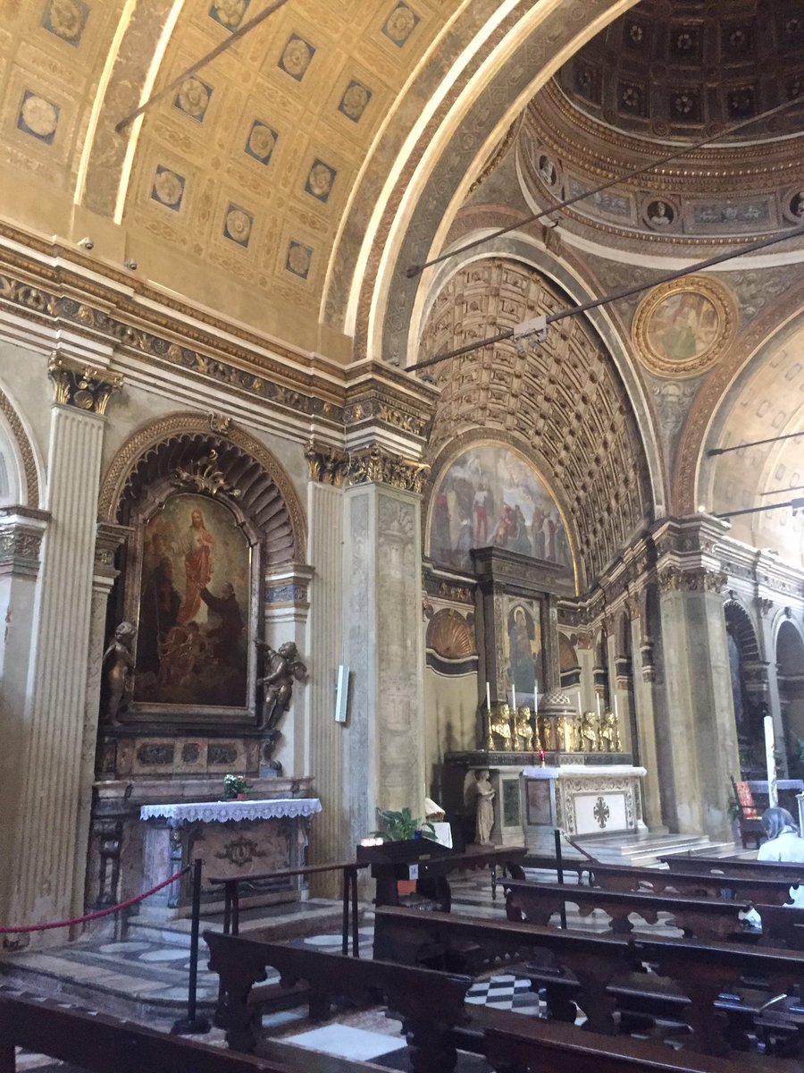 paigeosterhues's tweet photo. Wall appears to be coming out of the wall, but really just painted in this beautiful church! So much depth! #SPvision @uwldolcevita https://t.co/WkyjlcvPqV