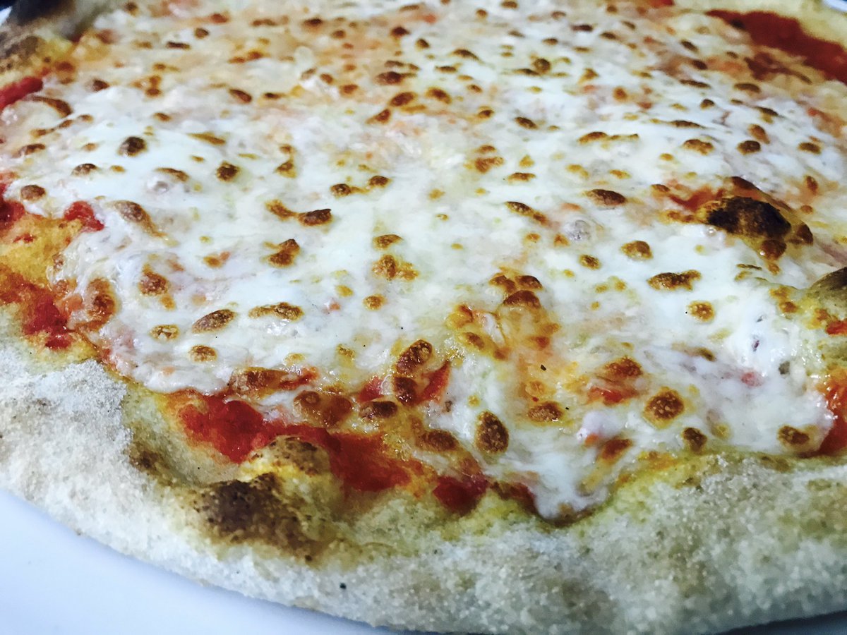 iltempiorist's tweet photo. #JuveRealMadrid #MaxiSchermo @LigaChampionsID #fresco e buon cibo 😍🍕🍝 https://t.co/jFMoJb5qGy