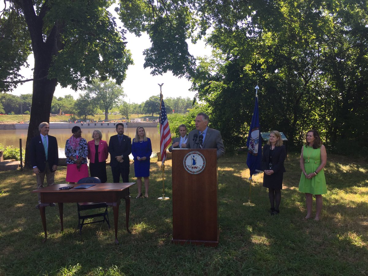 Beautiful morning for a bill signing...& it is like this everyday @mollyjosephward @DSMcAuliffe #OnlyInVa