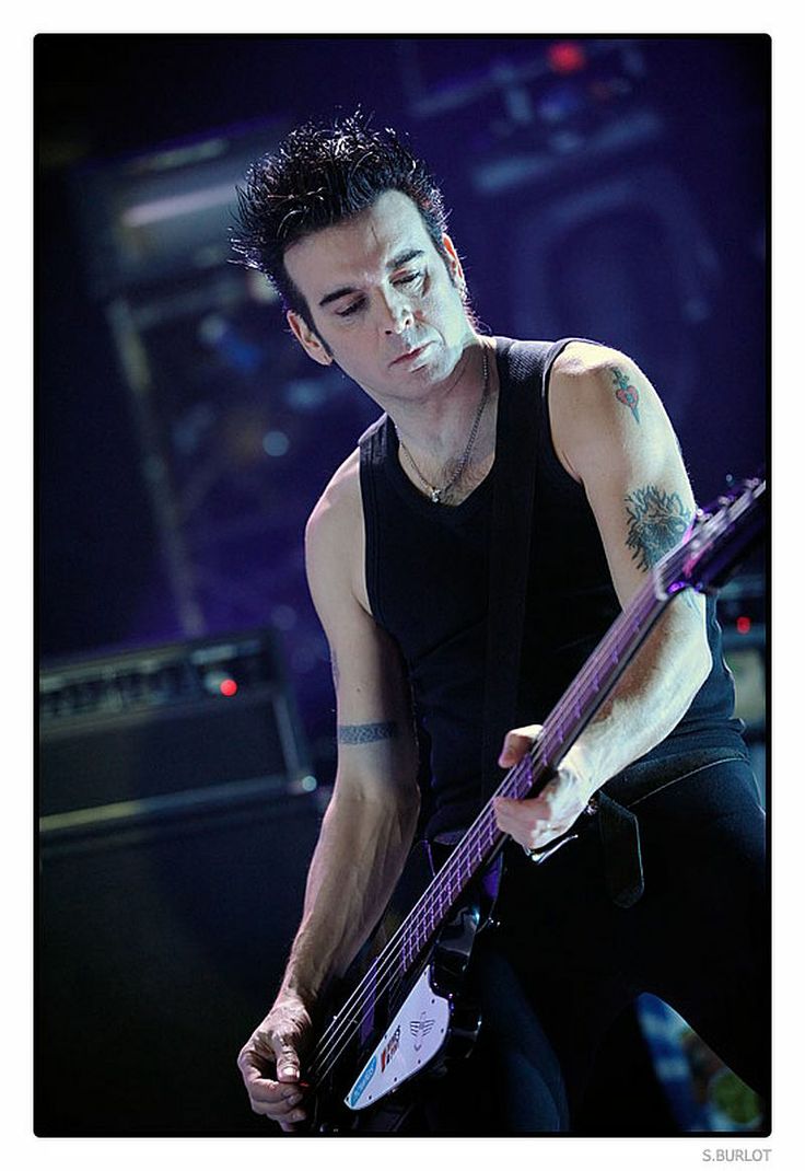 Happy birthday to The Cure\s Simon Gallup. One of the most underrated bassists of all time. 